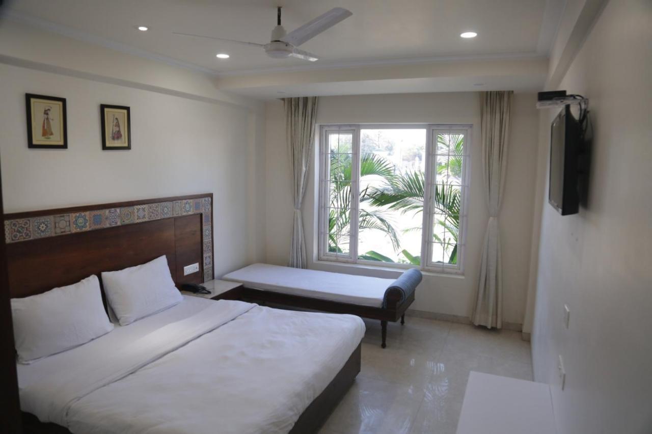 Executive Club Hotel Bareilly Exterior foto